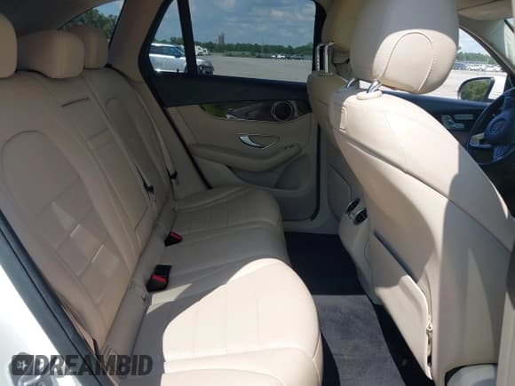 ✅ 2019 Mercedes-Benz GLC 300 • VIN: WDC0G4JB3KF571625 • Lot: 43314713. Wystawiony na IAAI z przebiegiem 163 725 mil. Bezpłatny archiwum sprzedaży aukcyjnych z USA i szczegółowy raport historii pojazdu na DreamBid. Zdjęcie 8.