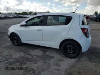 2014 Chevrolet Sonic LS z VIN 1G1JA6SH7E4182585, wystawiony jako Copart lot #71152644 z przebiegiem 196 788 mil mil oraz Szkoda całkowita • Salvage title. Historia ofert i sprzedaży dostępna na DreamBid. Obrazek 2.