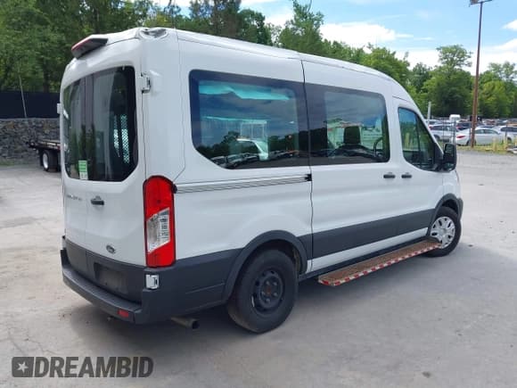 ✅ 2020 Ford Transit Passenger XL • VIN: 1FDZK1C82LKA79233 • Лот: 42766871. Опубликован ранее на IAAI с пробегом 32 428 миль. Бесплатный доступ к архиву аукционных продаж из США и подробный отчёт об истории автомобиля на DreamBid. Изображение 4.