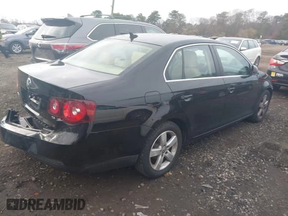 ✅ 2009 Volkswagen Jetta SE • VIN: 3VWRM71KX9M162651 • Lot: 43700938. Wystawiony na IAAI z przebiegiem 103 862 mil. Bezpłatny archiwum sprzedaży aukcyjnych z USA i szczegółowy raport historii pojazdu na DreamBid. Zdjęcie 4.