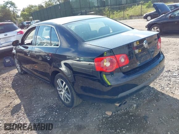 ✅ 2006 Volkswagen Jetta 2.5L • VIN: 3VWRG71K86M658227 • Лот: 43102186. Опубликован ранее на IAAI с пробегом 175 406 миль. Бесплатный доступ к архиву аукционных продаж из США и подробный отчёт об истории автомобиля на DreamBid. Изображение 3.