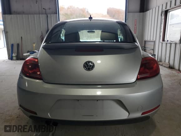 ✅ 2014 Volkswagen Beetle 2.5L • VIN: 3VWJX7ATXEM614430 • Lot: 92179165. Wystawiony na Copart z przebiegiem 169 965 mil. Bezpłatny archiwum sprzedaży aukcyjnych z USA i szczegółowy raport historii pojazdu na DreamBid. Zdjęcie 6.