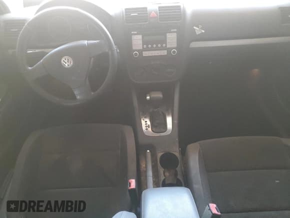 ✅ 2009 Volkswagen Jetta S • VIN: 3VWJZ71K99M153373 • Lot: 64245345. Wystawiony na Copart z przebiegiem 192 419 mil. Bezpłatny archiwum sprzedaży aukcyjnych z USA i szczegółowy raport historii pojazdu na DreamBid. Zdjęcie 8.