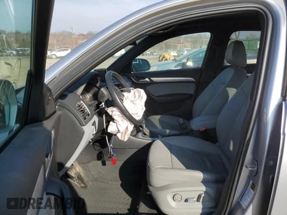 ✅ 2016 Audi Q3 Prestige • VIN: WA1GFCFS4GR005225 • Lot: 36504313. Wystawiony na Copart z przebiegiem 65 195 mil. Bezpłatny archiwum sprzedaży aukcyjnych z USA i szczegółowy raport historii pojazdu na DreamBid. Zdjęcie 7.