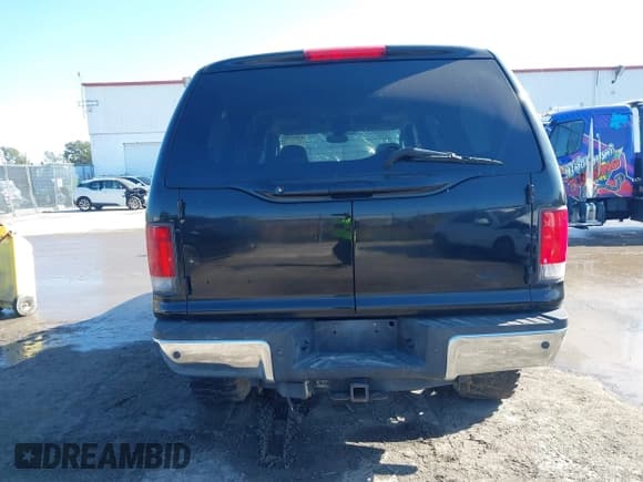 ✅ 2005 Ford Excursion Eddie Bauer • VIN: 1FMSU45P25EA84323 • Lot: 43915927. Listed on IAAI with 149,891 mi. Free auction sales archive from the USA and detailed vehicle history report at DreamBid. Image 16.