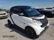✅ 2015 Smart fortwo Passion • VIN: WMEEJ3BAXFK820031 • Lot: 73051554. Wystawiony na Copart z przebiegiem Nie podano. Bezpłatny archiwum sprzedaży aukcyjnych z USA i szczegółowy raport historii pojazdu na DreamBid. Zdjęcie 4.