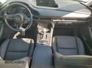 ✅ 2023 Mazda CX-30 S Select • VIN: 3MVDMBBM7PM560542 • Lot: 94560395. Wystawiony na Copart z przebiegiem 4 308 mil. Bezpłatny archiwum sprzedaży aukcyjnych z USA i szczegółowy raport historii pojazdu na DreamBid. Zdjęcie 8.