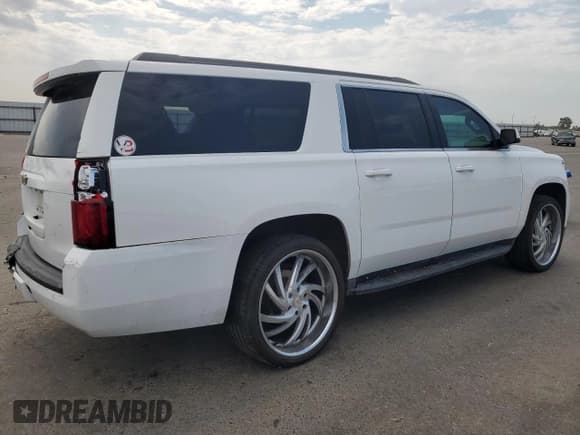 ✅ 2020 Chevrolet Suburban LS • VIN: 1GNSCGEC0LR225957 • Lot: 64193324. Wystawiony na Copart z przebiegiem 82 347 mil. Bezpłatny archiwum sprzedaży aukcyjnych z USA i szczegółowy raport historii pojazdu na DreamBid. Zdjęcie 3.