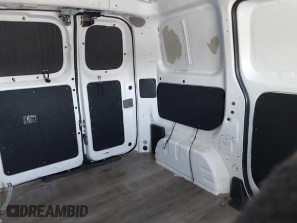 ✅ 2018 Nissan NV200 SV • VIN: 3N6CM0KNXJK698098 • Lot: 43591004. Listed on IAAI with 194,734 mi. Free auction sales archive from the USA and detailed vehicle history report at DreamBid. Image 8.