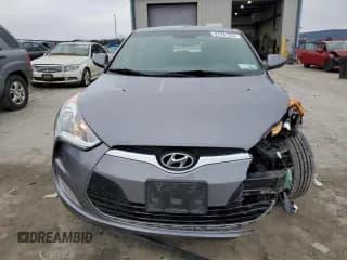 ✅ 2017 Hyundai Veloster • VIN: KMHTC6AD1HU316323 • Lot: 87031324. Wystawiony na Copart z przebiegiem 62 330 mil. Bezpłatny archiwum sprzedaży aukcyjnych z USA i szczegółowy raport historii pojazdu na DreamBid. Zdjęcie 5.