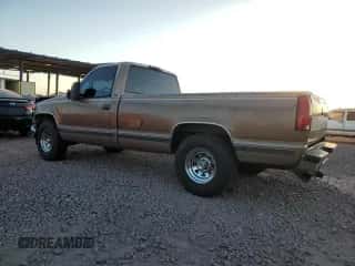 1994 Chevrolet Silverado 2500 z VIN 1GCFC24K6RE177094, wystawiony jako Copart lot #52831725 z przebiegiem 196 080 mil mil oraz Szkoda całkowita • Salvage title. Historia ofert i sprzedaży dostępna na DreamBid. Obrazek 2.