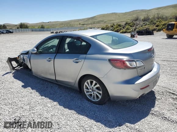 ✅ 2013 Mazda 3 i Touring • VIN: JM1BL1VP2D1762306 • Лот: 55887715. Опубликован ранее на Copart с пробегом 73 598 миль. Бесплатный доступ к архиву аукционных продаж из США и подробный отчёт об истории автомобиля на DreamBid. Изображение 2.