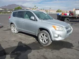 ✅ 2010 Toyota RAV4 Limited • VIN: JTMDF4DV4AD033669 • Лот: 43699907. Опубликован ранее на IAAI с пробегом Не указан. Бесплатный доступ к архиву аукционных продаж из США и подробный отчёт об истории автомобиля на DreamBid. Изображение 1.