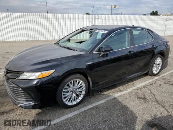 2020 Toyota Camry Hybrid XLE z VIN 4T1F31AK0LU525138, wystawiony jako Copart lot #80226425 z przebiegiem 131 550 mil mil oraz Szkoda całkowita • Salvage title. Historia ofert i sprzedaży dostępna na DreamBid. Obrazek 1.