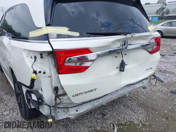 ✅ 2019 Honda Odyssey Elite • VIN: 5FNRL6H95KB104816 • Lot: 42232490. Listed on IAAI with 77,465 mi. Free auction sales archive from the USA and detailed vehicle history report at DreamBid. Image 18.