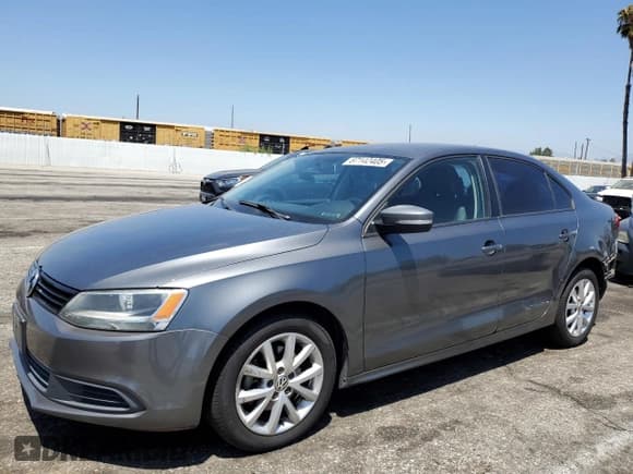 ✅ 2011 Volkswagen Jetta SE • VIN: 3VWBZ7AJ5BM398382 • Лот: 67142405. Опубликован ранее на Copart с пробегом 210 127 миль. Бесплатный доступ к архиву аукционных продаж из США и подробный отчёт об истории автомобиля на DreamBid. Изображение 1.