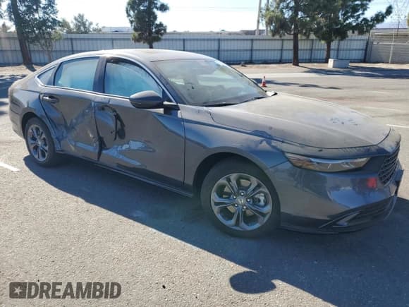 ✅ 2024 Honda Accord EX-L • VIN: 1HGCY2F64RA054570 • Лот: 71652105. Опубликован ранее на Copart с пробегом 26 831 миль. Бесплатный доступ к архиву аукционных продаж из США и подробный отчёт об истории автомобиля на DreamBid. Изображение 4.