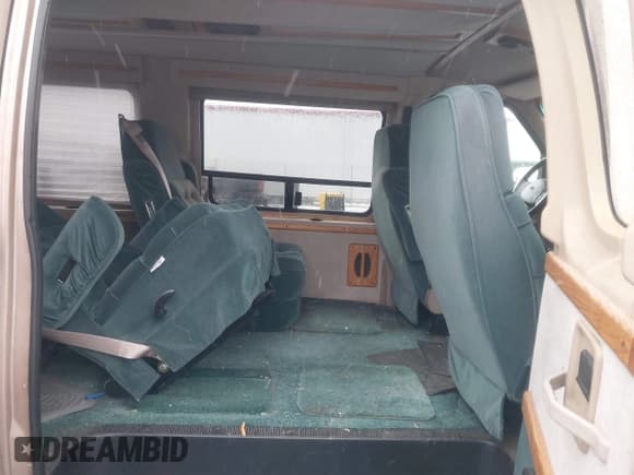 ✅ 1997 Ford Econoline Cargo • VIN: 1FDEE142XVHA83756 • Lot: 43822135. Wystawiony na IAAI z przebiegiem 51 647 mil. Bezpłatny archiwum sprzedaży aukcyjnych z USA i szczegółowy raport historii pojazdu na DreamBid. Zdjęcie 8.