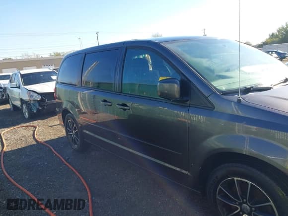 ✅ 2017 Dodge Grand Caravan SE • VIN: 2C4RDGBG9HR568358 • Lot: 43417063. Wystawiony na IAAI z przebiegiem 202 423 mil. Bezpłatny archiwum sprzedaży aukcyjnych z USA i szczegółowy raport historii pojazdu na DreamBid. Zdjęcie 13.