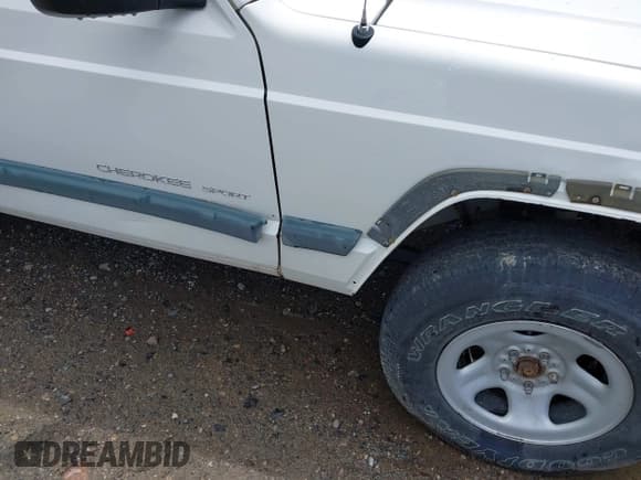 ✅ 1999 Jeep Cherokee Sport • VIN: 1J4FF68S4XL651250 • Lot: 42370723. Listed on IAAI with 203,728 mi. Free auction sales archive from the USA and detailed vehicle history report at DreamBid. Image 15.