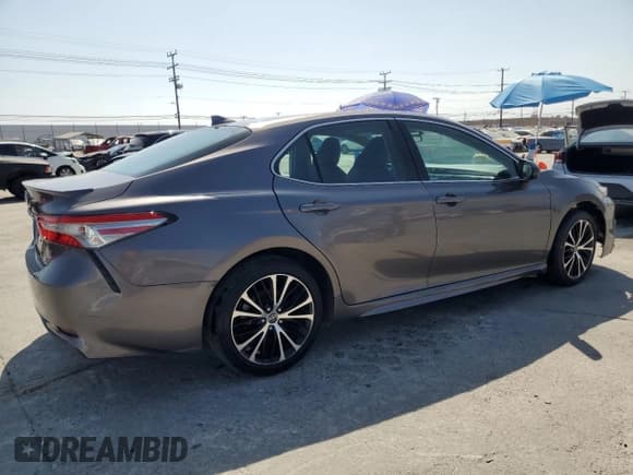 ✅ 2019 Toyota Camry LE • VIN: 4T1B11HK4KU197568 • Лот: 62030865. Опубликован ранее на Copart с пробегом 72 711 миль. Бесплатный доступ к архиву аукционных продаж из США и подробный отчёт об истории автомобиля на DreamBid. Изображение 3.