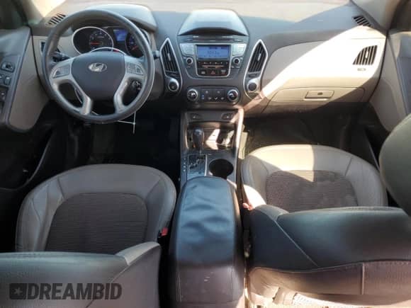 2013 Hyundai Tucson GLS z VIN KM8JU3AC3DU727193, wystawiony jako Copart lot #67418624 z przebiegiem 163 123 mil mil oraz Czysty tytuł • Clean title. Historia ofert i sprzedaży dostępna na DreamBid. Obrazek 8.