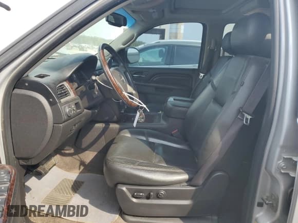 ✅ 2013 GMC Yukon XL Denali • VIN: 1GKS2MEFXDR376539 • Lot: 80853695. Wystawiony na Copart z przebiegiem 141 386 mil. Bezpłatny archiwum sprzedaży aukcyjnych z USA i szczegółowy raport historii pojazdu na DreamBid. Zdjęcie 7.