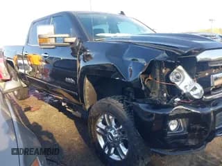 ✅ 2018 Chevrolet Silverado 2500HD High Country • VIN: 1GC1KXEY1JF247497 • Лот: 41869531. Опубликован ранее на IAAI с пробегом 203 503 миль. Бесплатный доступ к архиву аукционных продаж из США и подробный отчёт об истории автомобиля на DreamBid. Изображение 1.