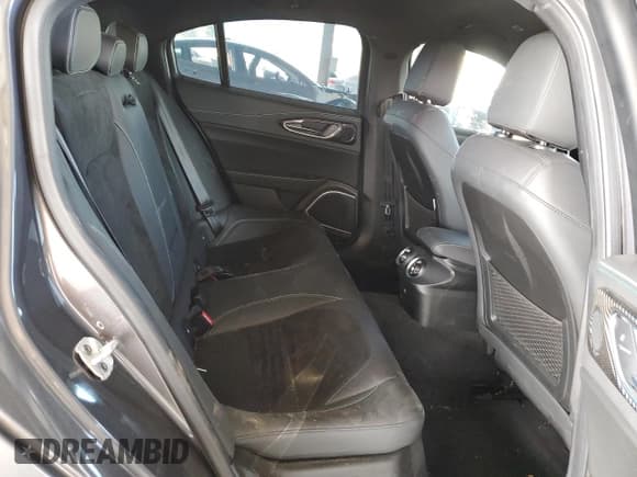 ✅ 2021 Alfa Romeo Giulia Quadrifoglio • VIN: ZARFAMEV5M7646074 • Lot: 46932545. Wystawiony na Copart z przebiegiem 21 797 mil. Bezpłatny archiwum sprzedaży aukcyjnych z USA i szczegółowy raport historii pojazdu na DreamBid. Zdjęcie 10.