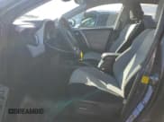 ✅ 2018 Toyota RAV4 XLE • VIN: 2T3RFREV2JW850708 • Лот: 92017895. Опубликован ранее на Copart с пробегом 18 332 миль. Бесплатный доступ к архиву аукционных продаж из США и подробный отчёт об истории автомобиля на DreamBid. Изображение 7.