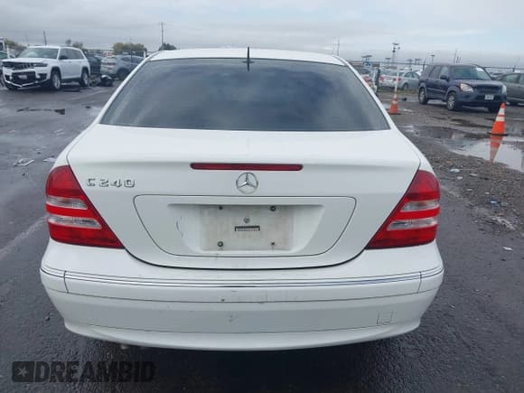 ✅ 2005 Mercedes-Benz C 240 • VIN: WDBRF61J85F576261 • Лот: 43698747. Опубликован ранее на IAAI с пробегом 220 061 миль. Бесплатный доступ к архиву аукционных продаж из США и подробный отчёт об истории автомобиля на DreamBid. Изображение 16.