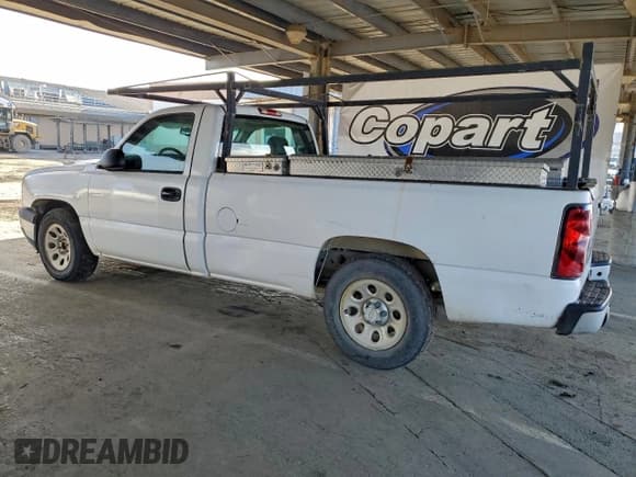 ✅ 2006 Chevrolet Silverado 1500 Work Truck • VIN: 3GCEC14V36G162380 • Lot: 94523055. Wystawiony na Copart z przebiegiem 181 054 mil. Bezpłatny archiwum sprzedaży aukcyjnych z USA i szczegółowy raport historii pojazdu na DreamBid. Zdjęcie 2.