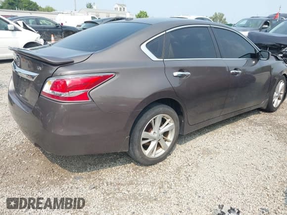 ✅ 2014 Nissan Altima SL • VIN: 1N4AL3APXEC324142 • Лот: 43168033. Опубликован ранее на IAAI с пробегом 131 372 миль. Бесплатный доступ к архиву аукционных продаж из США и подробный отчёт об истории автомобиля на DreamBid. Изображение 4.