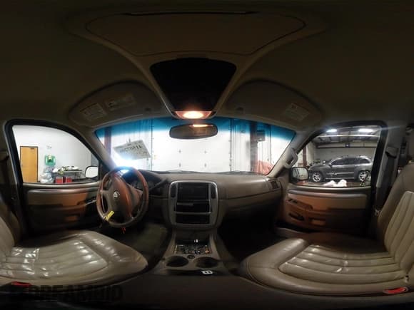 ✅ 2005 Mercury Mountaineer • VIN: 4M2ZU86E75ZJ27953 • Лот: 41507206. Опубликован ранее на IAAI с пробегом 185 291 миль. Бесплатный доступ к архиву аукционных продаж из США и подробный отчёт об истории автомобиля на DreamBid. Изображение 18.