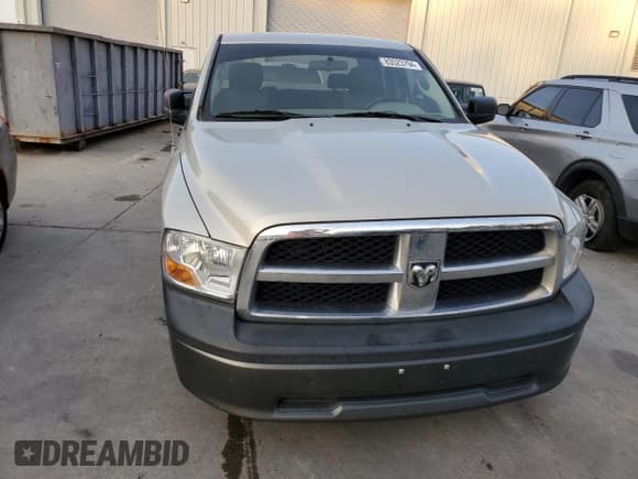 ✅ 2010 Dodge 1500 ST • VIN: 1D7RB1GP7AS196735 • Lot: 83523794. Wystawiony na Copart z przebiegiem 154 156 mil. Bezpłatny archiwum sprzedaży aukcyjnych z USA i szczegółowy raport historii pojazdu na DreamBid. Zdjęcie 5.
