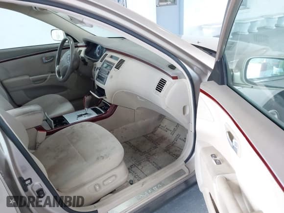 ✅ 2007 Hyundai Azera SE • VIN: KMHFC46F67A139389 • Lot: 42974339. Listed on IAAI with 127,895 mi. Free auction sales archive from the USA and detailed vehicle history report at DreamBid. Image 5.