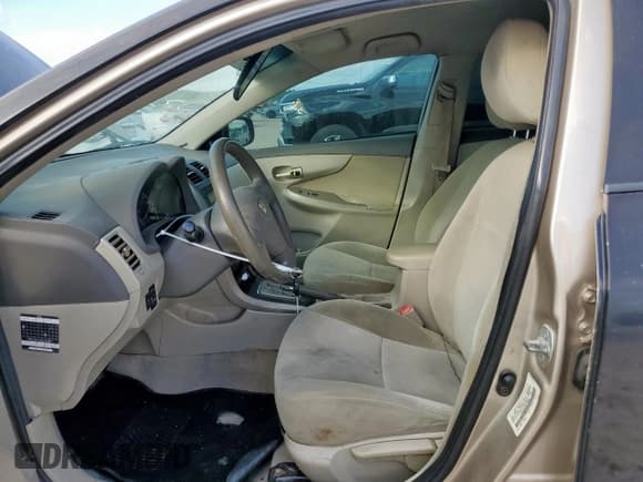 ✅ 2010 Toyota Corolla LE • VIN: 1NXBU4EE3AZ186082 • Lot: 92233975. Wystawiony na Copart z przebiegiem 247 015 mil. Bezpłatny archiwum sprzedaży aukcyjnych z USA i szczegółowy raport historii pojazdu na DreamBid. Zdjęcie 7.