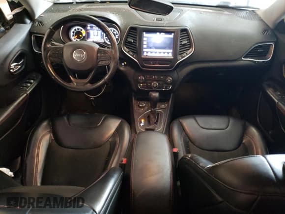 ✅ 2019 Jeep Cherokee Trailhawk • VIN: 1C4PJMBX5KD361586 • Lot: 82264455. Listed on Copart with 67,885 mi. Free auction sales archive from the USA and detailed vehicle history report at DreamBid. Image 8.