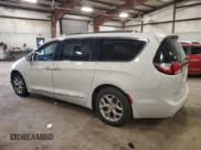 ✅ 2017 Chrysler Pacifica Limited • VIN: 2C4RC1GG2HR764196 • Лот: 82590595. Опубликован ранее на Copart с пробегом 79 371 миль. Бесплатный доступ к архиву аукционных продаж из США и подробный отчёт об истории автомобиля на DreamBid. Изображение 2.