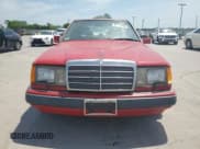 ✅ 1993 Mercedes-Benz 400 E • VIN: WDBEA34E2PB866452 • Lot: 53141995. Wystawiony na Copart z przebiegiem 105 692 mil. Bezpłatny archiwum sprzedaży aukcyjnych z USA i szczegółowy raport historii pojazdu na DreamBid. Zdjęcie 5.