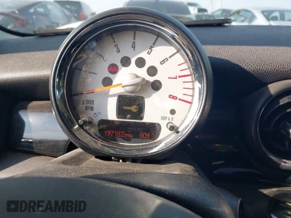 ✅ 2013 MINI Hardtop S • VIN: WMWSV3C50DT476480 • Lot: 42801257. Wystawiony na IAAI z przebiegiem 197 182 mil. Bezpłatny archiwum sprzedaży aukcyjnych z USA i szczegółowy raport historii pojazdu na DreamBid. Zdjęcie 7.