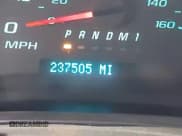 ✅ 2015 GMC Savana Cargo • VIN: 1GTW7FCF1F1907626 • Lot: 42584311. Wystawiony na IAAI z przebiegiem 237 505 mil. Bezpłatny archiwum sprzedaży aukcyjnych z USA i szczegółowy raport historii pojazdu na DreamBid. Zdjęcie 15.