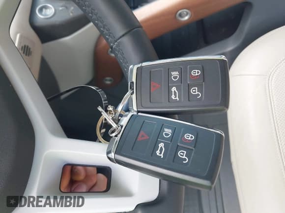 ✅ 2024 Land Rover Defender S • VIN: SALEJ7EX0R2342155 • Lot: 42744991. Listed on IAAI with 17,031 mi. Free auction sales archive from the USA and detailed vehicle history report at DreamBid. Image 11.