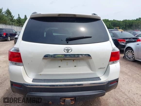 ✅ 2013 Toyota Highlander Plus • VIN: 5TDBK3EH7DS243892 • Lot: 42830358. Listed on IAAI with Not provided. Free auction sales archive from the USA and detailed vehicle history report at DreamBid. Image 15.