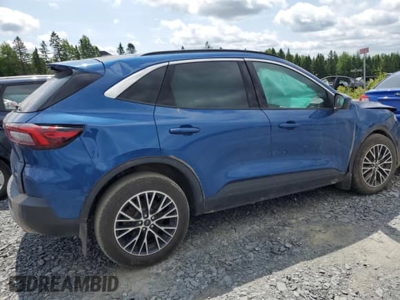 ✅ 2023 Ford Escape PHEV • VIN: 1FMCU0E10PUA29595 • Lot: 61209015. Wystawiony na Copart z przebiegiem Nie podano. Bezpłatny archiwum sprzedaży aukcyjnych z USA i szczegółowy raport historii pojazdu na DreamBid. Zdjęcie 3.