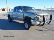 ✅ 2002 GMC Sierra 1500 SLE • VIN: 2GTEC19V221417144 • Лот: 43571358. Опубликован ранее на IAAI с пробегом 137 971 миль. Бесплатный доступ к архиву аукционных продаж из США и подробный отчёт об истории автомобиля на DreamBid. Изображение 1.