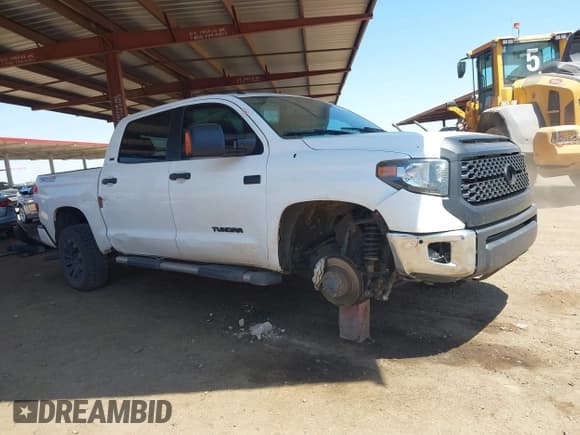 ✅ 2016 Toyota Tundra SR5 • VIN: 5TFDW5F1XGX550725 • Лот: 42935128. Опубликован ранее на IAAI с пробегом 175 978 миль. Бесплатный доступ к архиву аукционных продаж из США и подробный отчёт об истории автомобиля на DreamBid. Изображение 1.