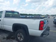 ✅ 2006 Chevrolet Silverado 2500HD LS • VIN: 1GCHC24U26E126004 • Lot: 42334836. Wystawiony na IAAI z przebiegiem 378 481 mil. Bezpłatny archiwum sprzedaży aukcyjnych z USA i szczegółowy raport historii pojazdu na DreamBid. Zdjęcie 12.