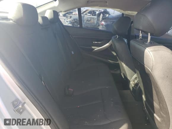 ✅ 2014 BMW 3 Series 320i • VIN: WBA3B1G52ENS77612 • Lot: 82597785. Wystawiony na Copart z przebiegiem 87 302 mil. Bezpłatny archiwum sprzedaży aukcyjnych z USA i szczegółowy raport historii pojazdu na DreamBid. Zdjęcie 10.