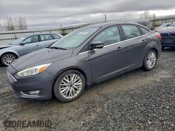 ✅ 2016 Ford Focus Titanium • VIN: 1FADP3J26GL325085 • Lot: 95766395. Wystawiony na Copart z przebiegiem 149 101 mil. Bezpłatny archiwum sprzedaży aukcyjnych z USA i szczegółowy raport historii pojazdu na DreamBid. Zdjęcie 1.